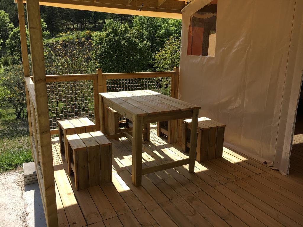 Camping Calme Et Nature Castellane Exterior foto