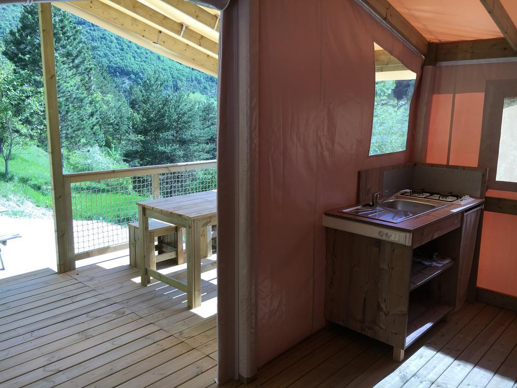 Camping Calme Et Nature Castellane Exterior foto